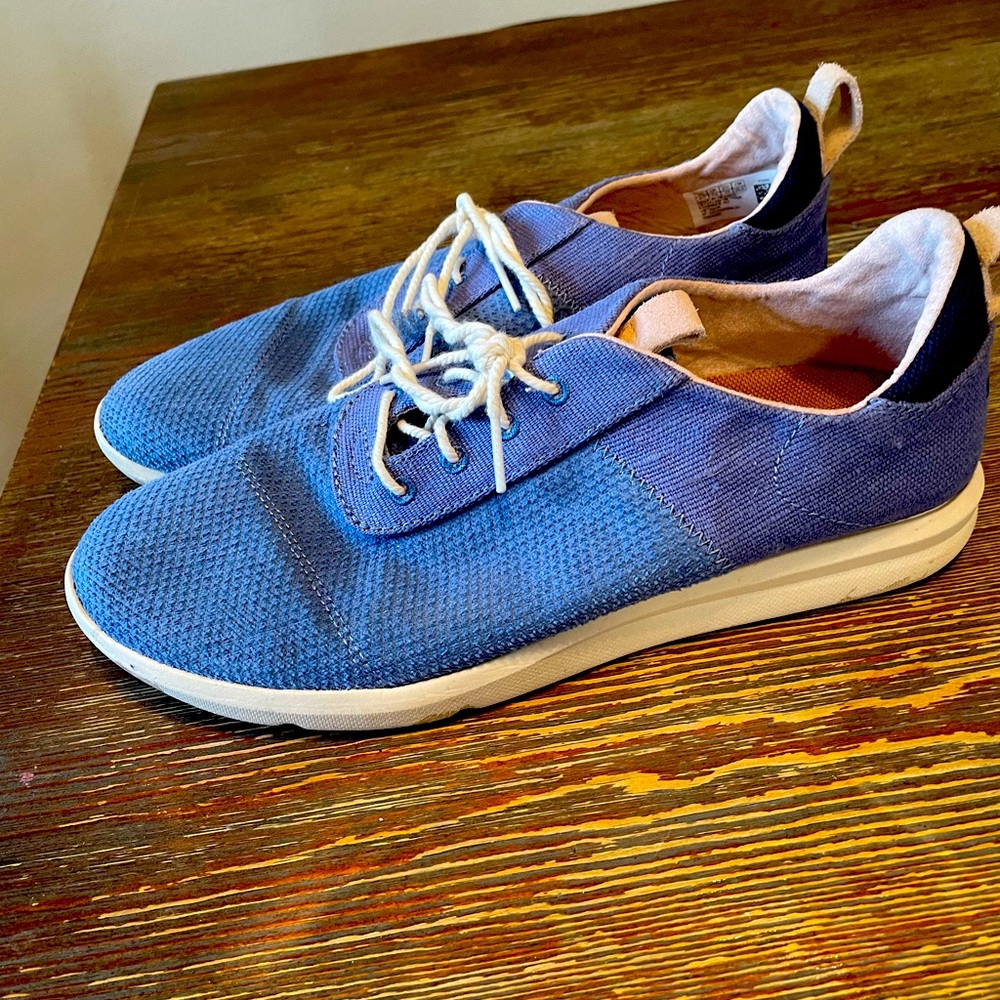 Tom’s shoes size 8.5